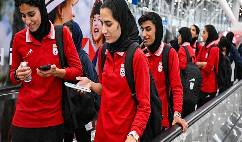 ईरान की फुटबॉलर ने विदेशी शरण के ऑफर को ठुकराया (तस्वीर क्रेडिट@bobbyr75)