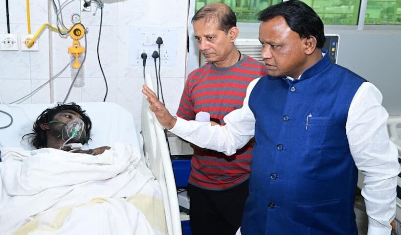 कटक के एससीबी मेडिकल कॉलेज अस्पताल में भीषण आग से 10 मरीजों की मौत (तस्वीर क्रेडिट@np_nationpress)