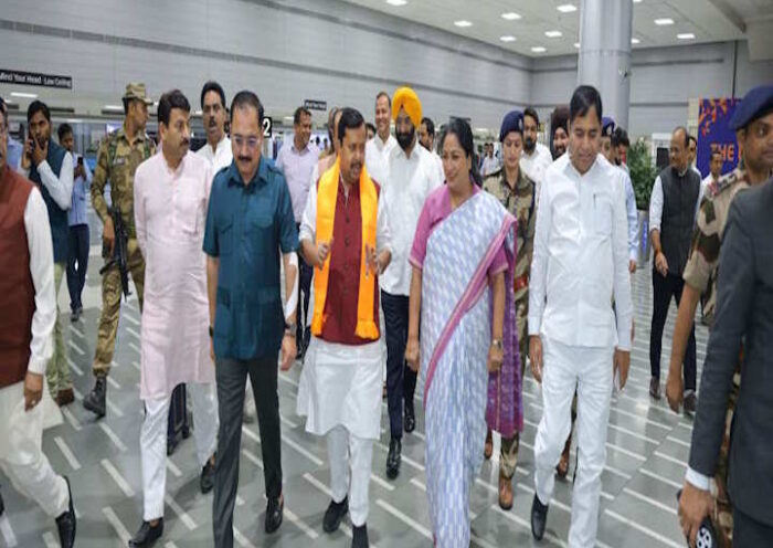 राज्यसभा पहुँचने के बाद दिल्ली में नितिन नवीन का जोरदार स्वागत (तस्वीर क्रेडिट@Virend_Sachdeva)