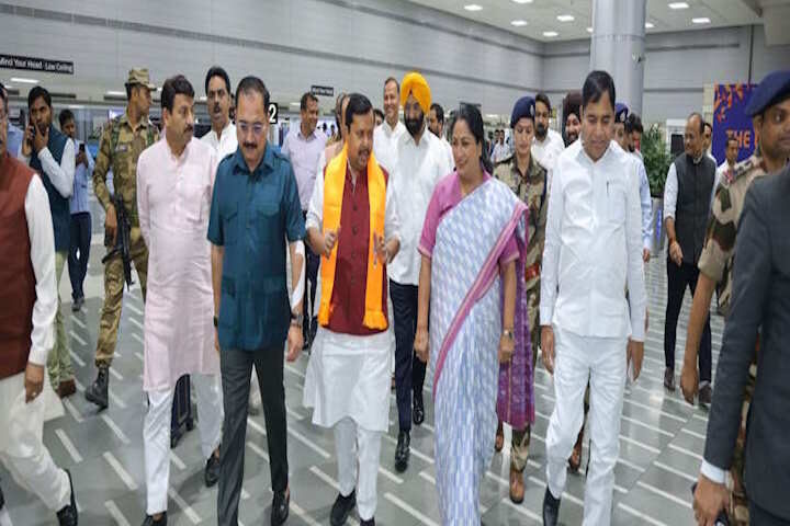 राज्यसभा पहुँचने के बाद दिल्ली में नितिन नवीन का जोरदार स्वागत (तस्वीर क्रेडिट@Virend_Sachdeva)