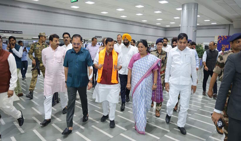 राज्यसभा पहुँचने के बाद दिल्ली में नितिन नवीन का जोरदार स्वागत (तस्वीर क्रेडिट@Virend_Sachdeva)