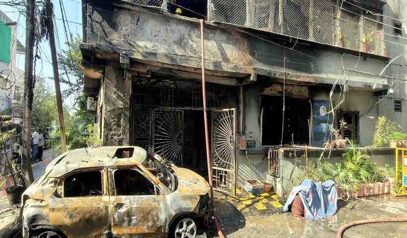 इंदौर में कार चार्जिंग के दौरान आग लगने से 8 की मौत (तस्वीर क्रेडिट@airnewsalerts)