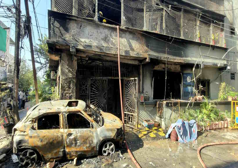 इंदौर में कार चार्जिंग के दौरान आग लगने से 8 की मौत (तस्वीर क्रेडिट@airnewsalerts)