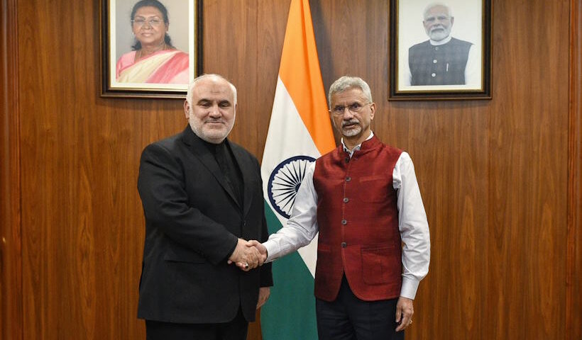 भारत के विदेश मंत्री एस. जयशंकर और ईरान के राजदूत डॉ. मोहम्मद फतहाली (तस्वीर क्रेडिट@ShaanUnfiltered)