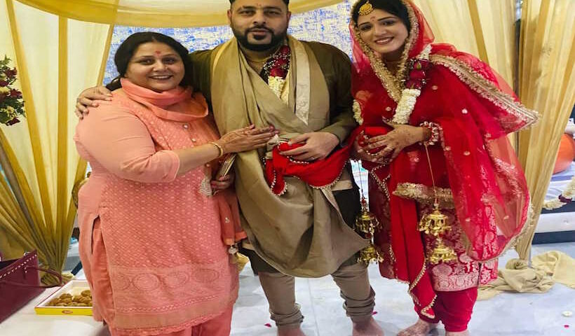 बादशाह ने पंजाबी अभिनेत्री ईशा रिखी से शादी की (तस्वीर क्रेडिट@SaralVyangya)