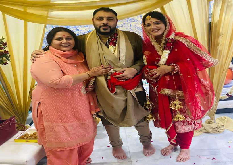 बादशाह ने पंजाबी अभिनेत्री ईशा रिखी से शादी की (तस्वीर क्रेडिट@SaralVyangya)