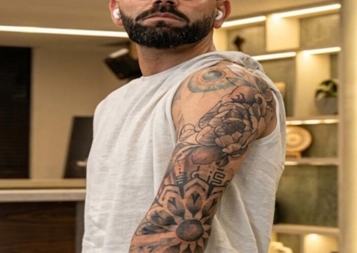 विराट कोहली का नया टैटू बना चर्चा का विषय (तस्वीर क्रेडिट@rabiyask2021)