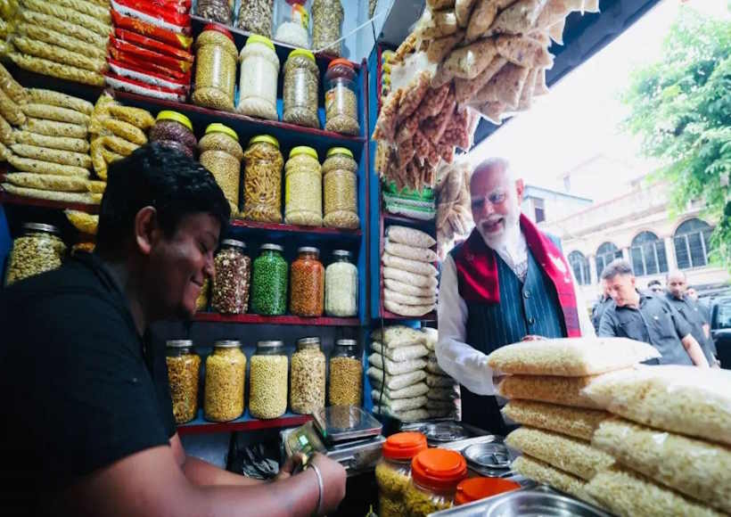 पश्चिम बंगाल विधानसभा चुनाव प्रचार के बीच पीएम मोदी का 'झालमुरी' ब्रेक