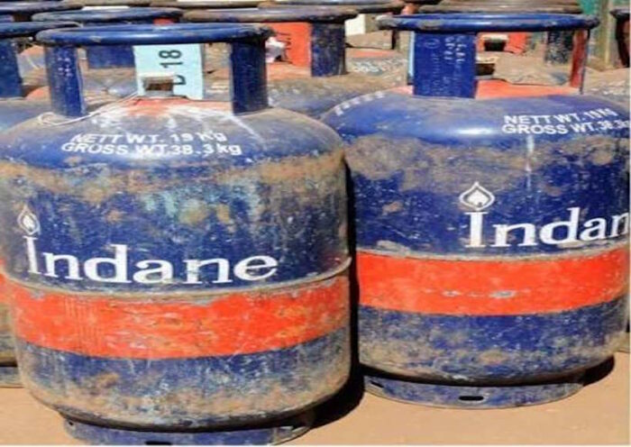 कमर्शियल एलपीजी सिलेंडर (तस्वीर क्रेडिट@RISHItameena121)