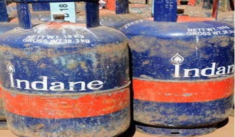 कमर्शियल एलपीजी सिलेंडर (तस्वीर क्रेडिट@RISHItameena121)