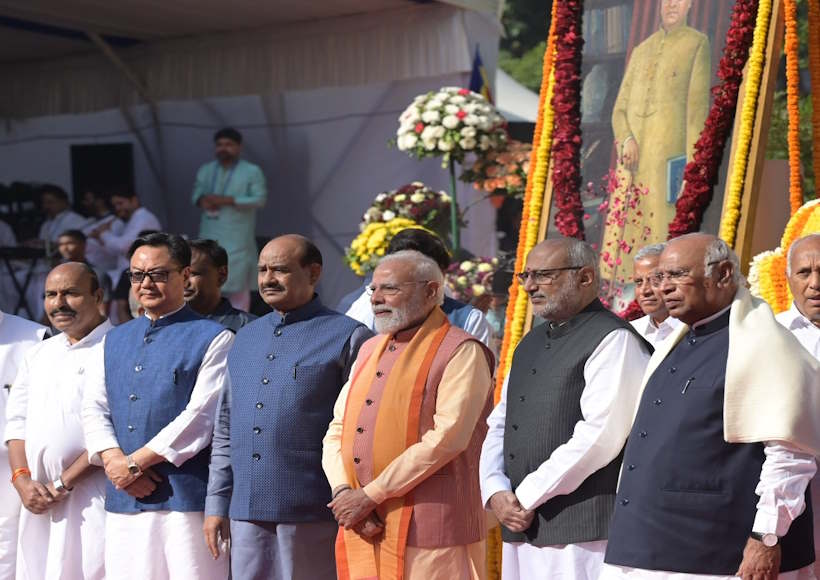 अंबेडकर जयंती पर संसद में श्रद्धांजलि (तस्वीर क्रेडिट@Shekharyadav02)