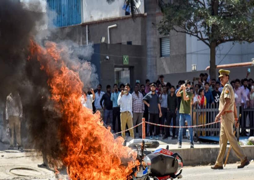 नोएडा श्रमिक आंदोलन में भड़काऊ ऑडियो और चैट सामने आए (तस्वीर क्रेडिट@AlternateMediaX)
