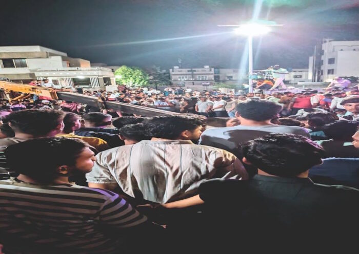 नासिक में कार के कुएं में गिरने से 9 लोगों की मौत (तस्वीर क्रेडिट@sirajnoorani)