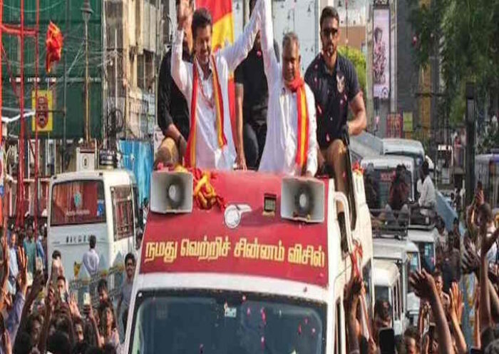 चेन्नई में रोड शो को लेकर विजय पर मामला दर्ज (तस्वीर क्रेडिट@PicxelPrakash)