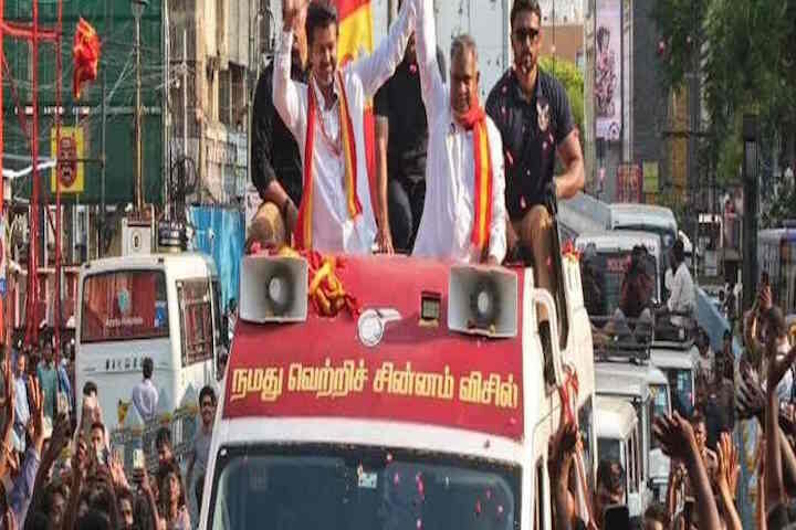 चेन्नई में रोड शो को लेकर विजय पर मामला दर्ज (तस्वीर क्रेडिट@PicxelPrakash)