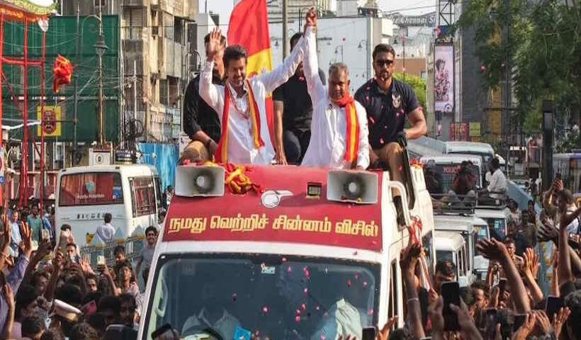 चेन्नई में रोड शो को लेकर विजय पर मामला दर्ज (तस्वीर क्रेडिट@PicxelPrakash)