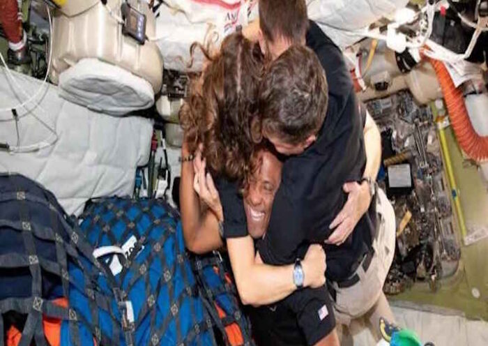 आर्टेमिस-II मिशन की ऐतिहासिक उड़ान (तस्वीर क्रेडिट@CuriosityonX)