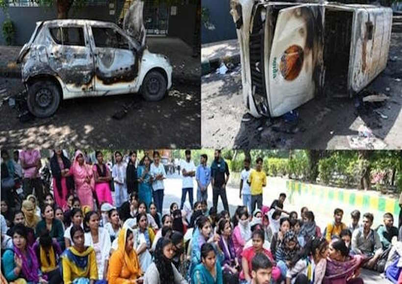 नोएडा में वेतन वृद्धि को लेकर कर्मचारियों का उग्र प्रदर्शन (तस्वीर क्रेडिट@ANSHUBAJPAI1)