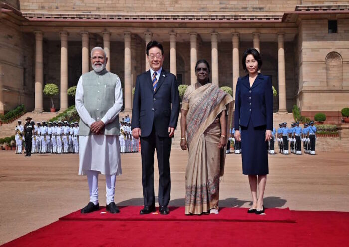 दक्षिण कोरिया के राष्ट्रपति ली जे म्युंग का राष्ट्रपति भवन में भव्य स्वागत (तस्वीर क्रेडिट@BharatKaDevansh)