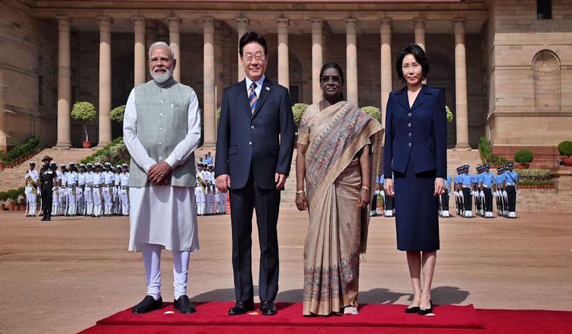 दक्षिण कोरिया के राष्ट्रपति ली जे म्युंग का राष्ट्रपति भवन में भव्य स्वागत (तस्वीर क्रेडिट@BharatKaDevansh)