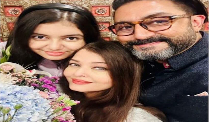 सालगिरह पर साथ दिखे ऐश्वर्या-अभिषेक (तस्वीर क्रेडिट@BollywoodH)