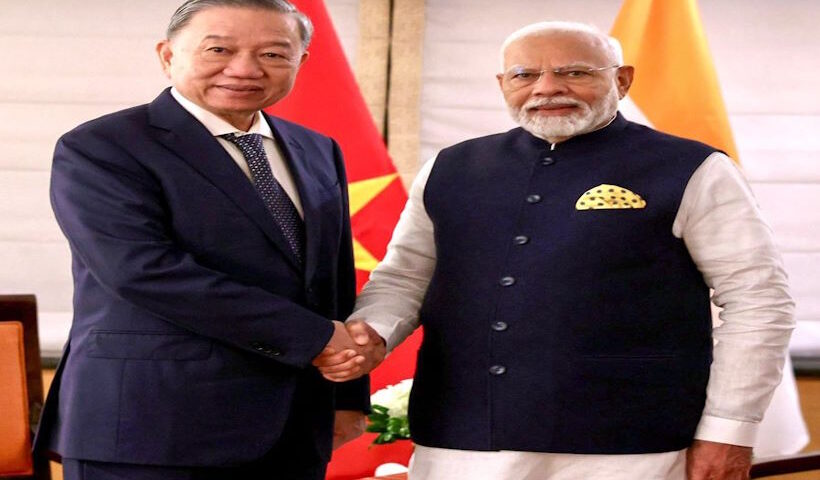 भारत के प्रधानमंत्री नरेंद्र मोदी और वियतनाम के राष्ट्रपति टो लैम (तस्वीर क्रेडिट@np_nationpress)
