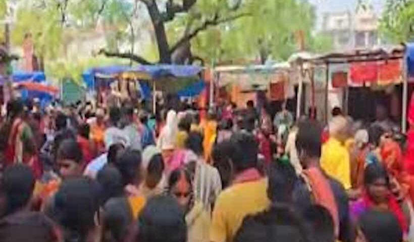 बिहार के नालंदा में मंदिर में भगदड़