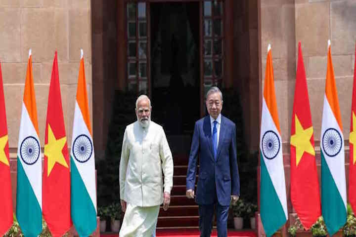 प्रधानमंत्री नरेंद्र मोदी और वियतनाम के राष्ट्रपति तो लाम (तस्वीर क्रेडिट@VijetaMalikBJP)