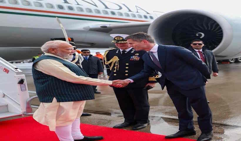 नीदरलैंड पहुँचे प्रधानमंत्री मोदी (तस्वीर क्रेडिट@AIRNewsHindi)