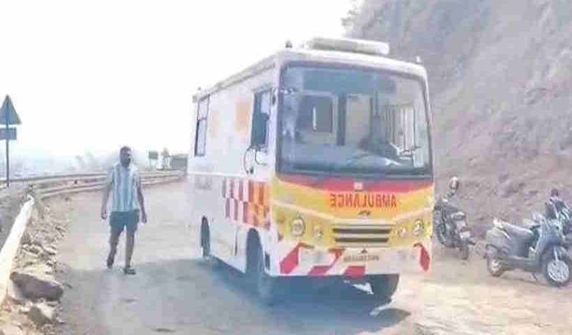 महाराष्ट्र के रायगढ़ की घाटी में पर्यटक वाहन गिरने से आठ लोगों की मौत (तस्वीर क्रेडिट@rashtra_press)