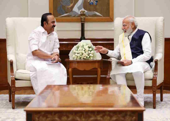 प्रधानमंत्री नरेंद्र मोदी और केरल के मुख्यमंत्री वीडी सतीशन (तस्वीर क्रेडिट@sengarlive)