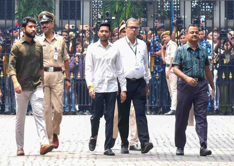 सिग्नेचर मिसमैच मामले में बढ़ सकती हैं अभिषेक बनर्जी की मुश्किलें (तस्वीर क्रेडिट@rashtra_press)