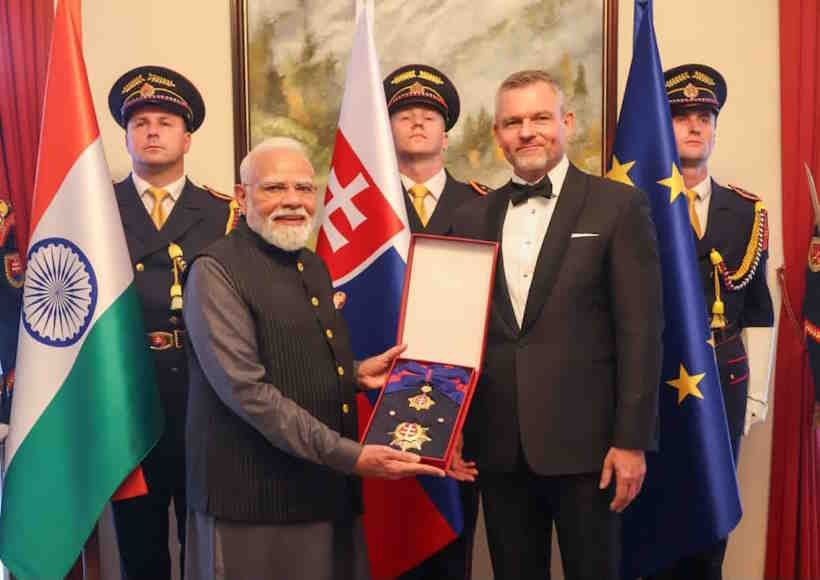स्लोवाकिया के सर्वोच्च सम्मान से सम्मानित हुए प्रधानमंत्री मोदी (तस्वीर क्रेडिट@DevJhajharia)