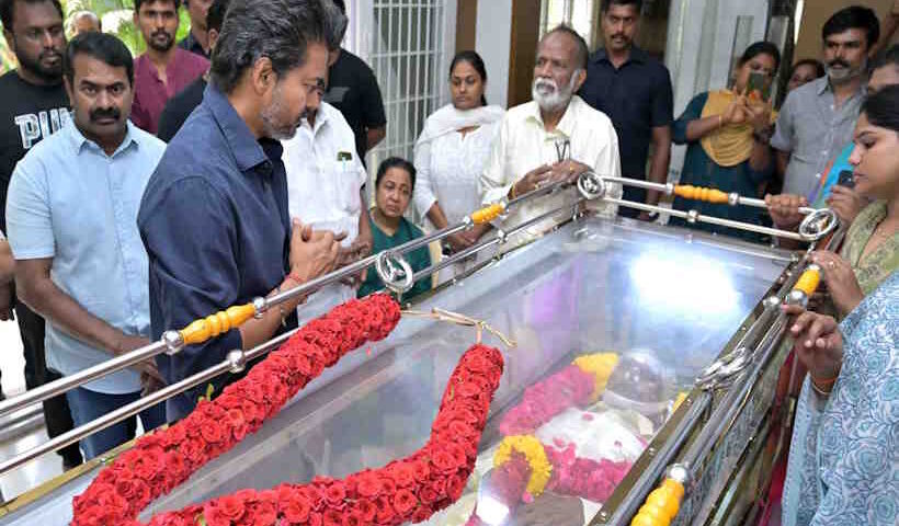 निर्देशक भारतीराजा को तमिलनाडु के मुख्यमंत्री विजय ने दी श्रद्धांजलि (तस्वीर क्रेडिट@iam_visaal)