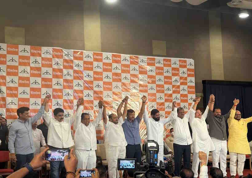 उद्धव ठाकरे को बड़ा झटका, छह सांसदों ने थामा एकनाथ शिंदे का हाथ (तस्वीर क्रेडिट@rashtra_press)
