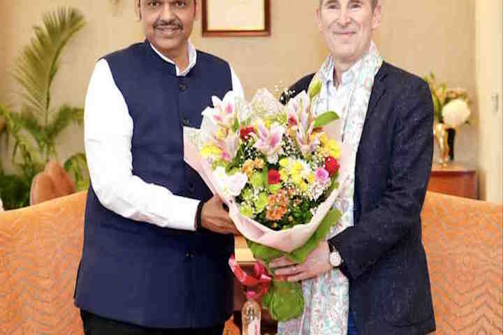 मुख्यमंत्री देवेंद्र फडणवीस और अमेजन के मुख्य कार्यकारी अधिकारी एंडी जस्सी (तस्वीर क्रेडिट@Dev_Fadnavis)