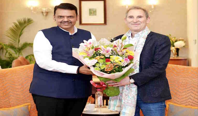 मुख्यमंत्री देवेंद्र फडणवीस और अमेजन के मुख्य कार्यकारी अधिकारी एंडी जस्सी (तस्वीर क्रेडिट@Dev_Fadnavis)