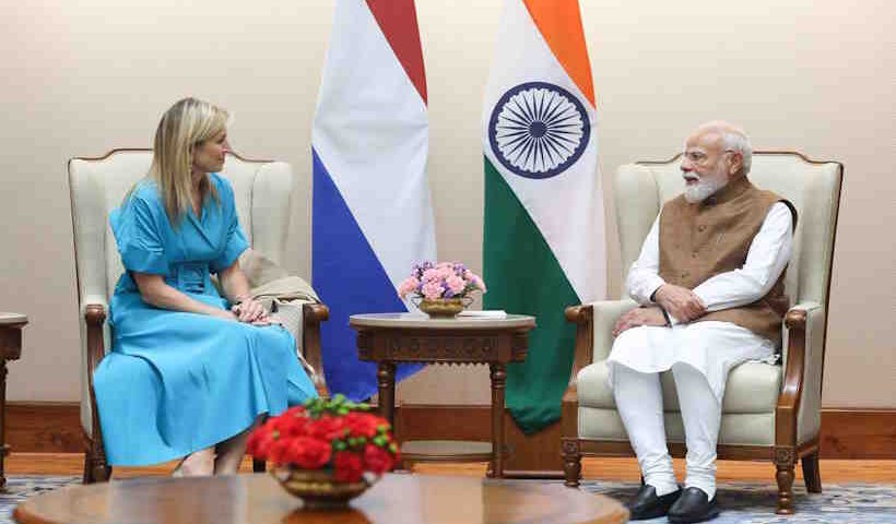 प्रधानमंत्री नरेंद्र मोदी और नीदरलैंड की महारानी मैक्सिमा (तस्वीर क्रेडिट@narendramodi)