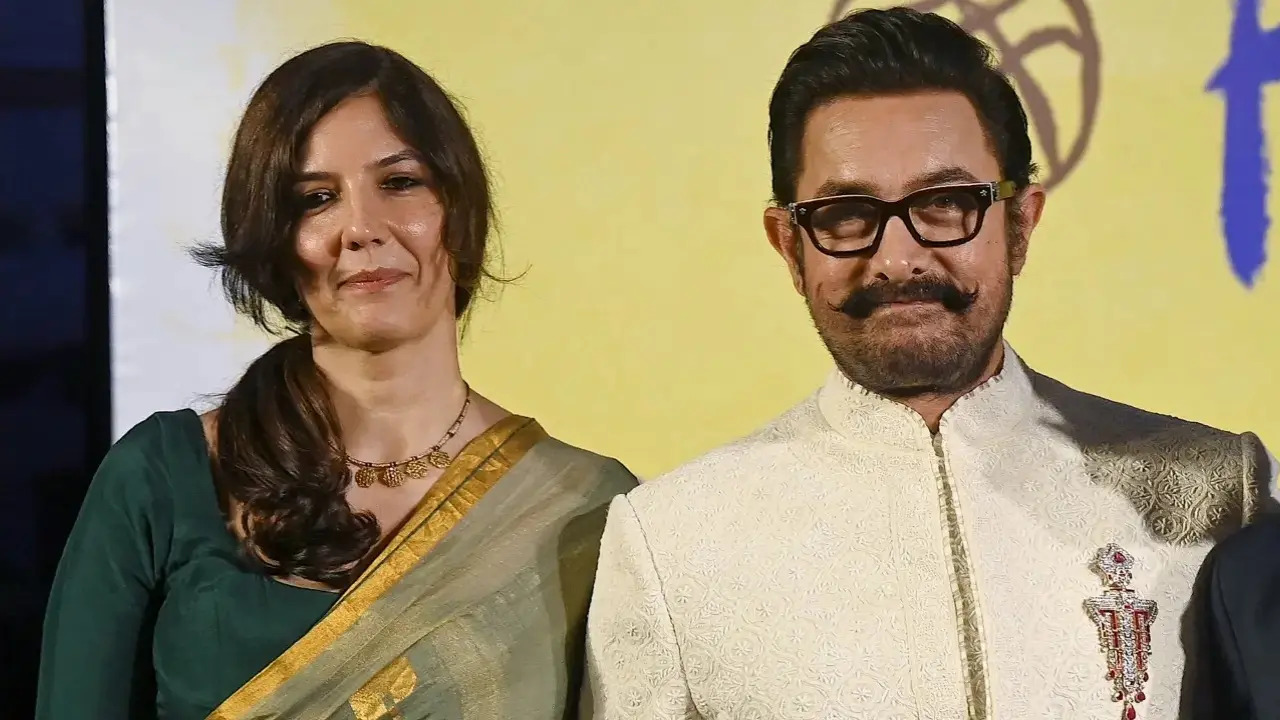 आमिर खान ने स्वीकार किया कि वह अपनी गर्लफ्रेंड गौरी स्प्रैट के साथ शांति से हैं।