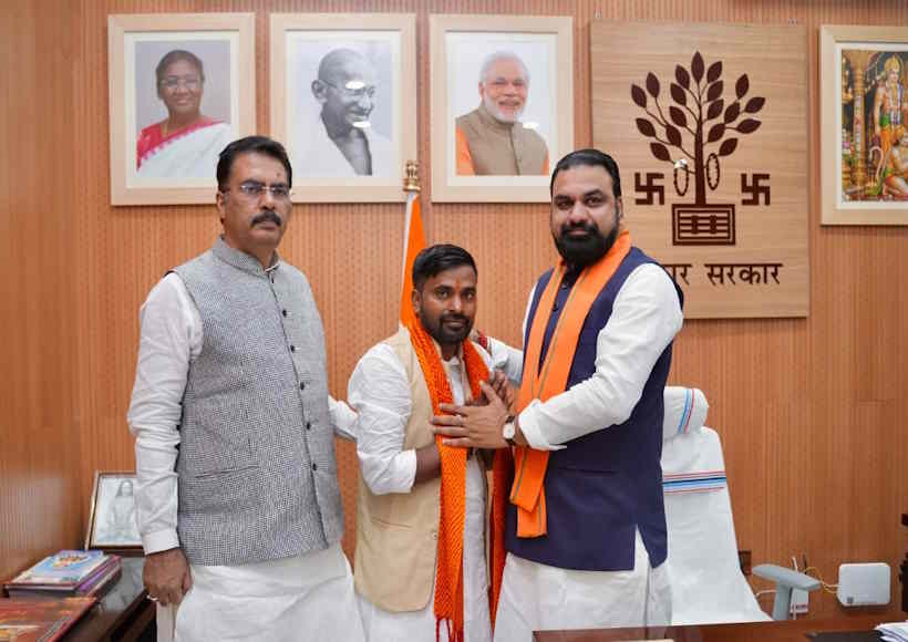 भाजपा प्रत्याशी नीरज सिन्हा ने मुख्यमंत्री सम्राट और डिप्टी सीएम विजय चौधरी से मुलाकात की (तस्वीर क्रेडिट@sanjay_saraogi)