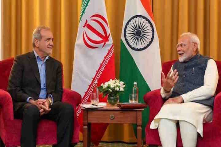 प्रधानमंत्री नरेंद्र मोदी और ईरान के राष्ट्रपति मसूद पेजेश्कियन ((तस्वीर क्रेडिट@rashtra_press)