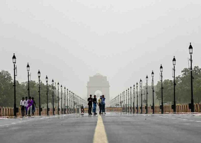 दिल्ली-एनसीआर में बदला मौसम का मिजाज, बारिश और तेज हवाओं से मिली राहत (तस्वीर क्रेडिट@rashtra_press)