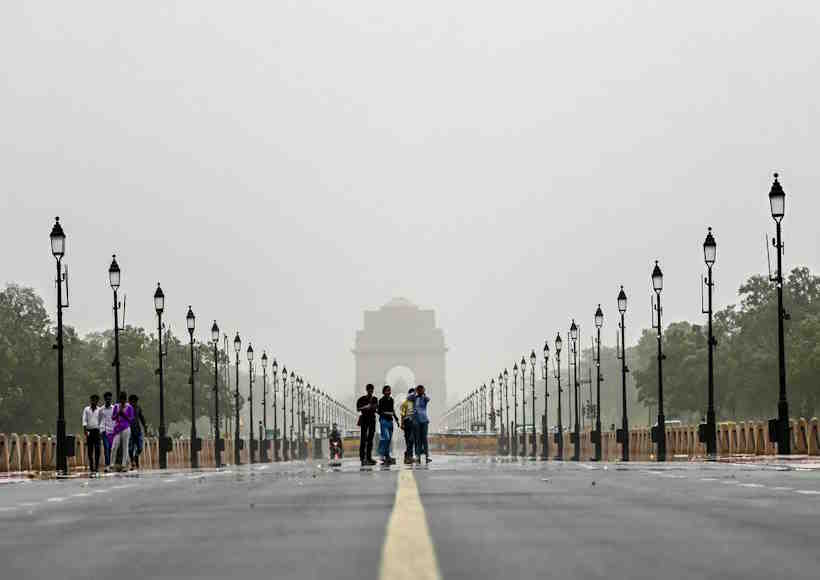 दिल्ली-एनसीआर में बदला मौसम का मिजाज, बारिश और तेज हवाओं से मिली राहत (तस्वीर क्रेडिट@rashtra_press)