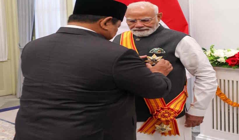 इंडोनेशिया ने पीएम मोदी को सर्वोच्च सम्मान से नवाजा,'बिन्तांग अदिपुर्ना' मेडल से हुए सम्मानित (तस्वीर क्रेडिट@Rameshwar8285)