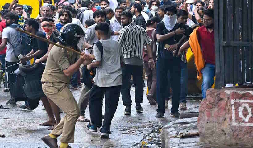 संसद मार्च हिंसा मामले में दिल्ली पुलिस की बड़ी कार्रवाई (तस्वीर क्रेडिट@rashtra_press)