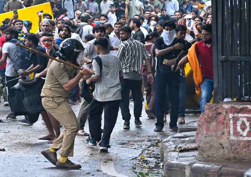 संसद मार्च हिंसा मामले में दिल्ली पुलिस की बड़ी कार्रवाई (तस्वीर क्रेडिट@rashtra_press)