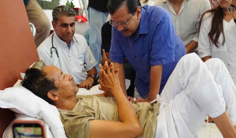 सोनम वांगचुक को समर्थन देने पहुँचे अरविंद केजरीवाल (तस्वीर क्रेडिट@rakhibirla)