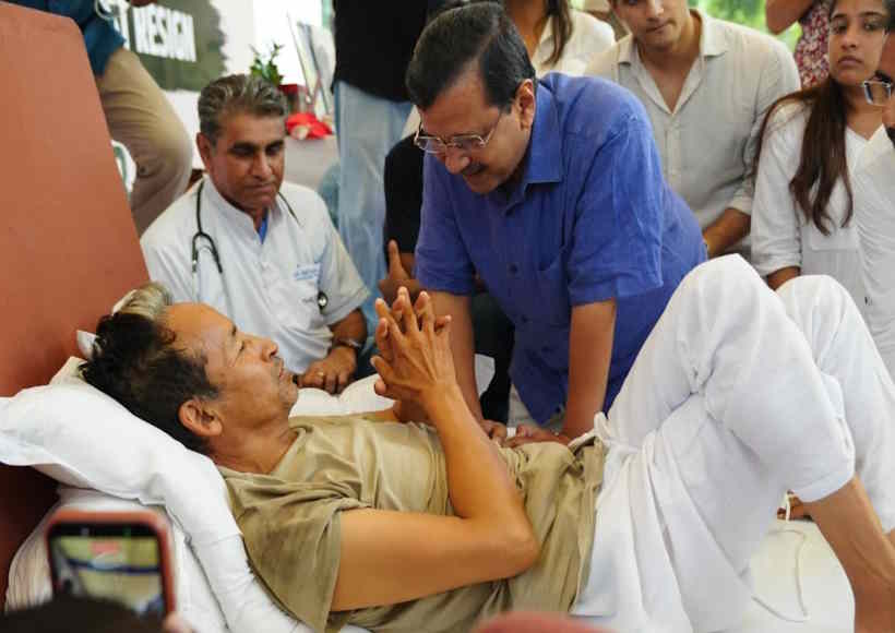 सोनम वांगचुक को समर्थन देने पहुँचे अरविंद केजरीवाल (तस्वीर क्रेडिट@rakhibirla)