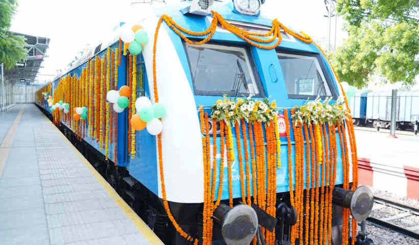 हरियाणा से देश की पहली हाइड्रोजन ट्रेन को मिली हरी झंडी (तस्वीर क्रेडिट@RailMinIndia)