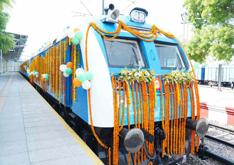 हरियाणा से देश की पहली हाइड्रोजन ट्रेन को मिली हरी झंडी (तस्वीर क्रेडिट@RailMinIndia)